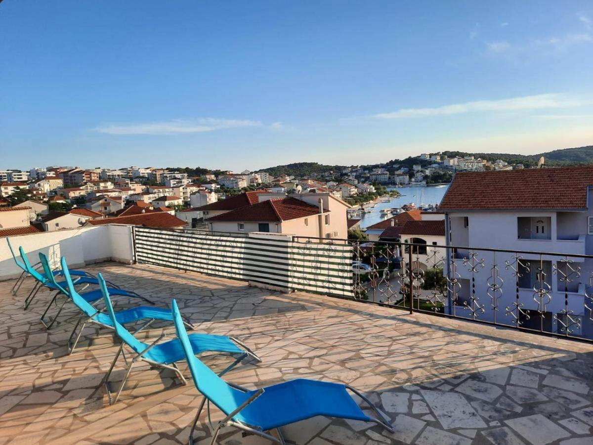 Studio-Appartements Emwey Trogir Buitenkant foto