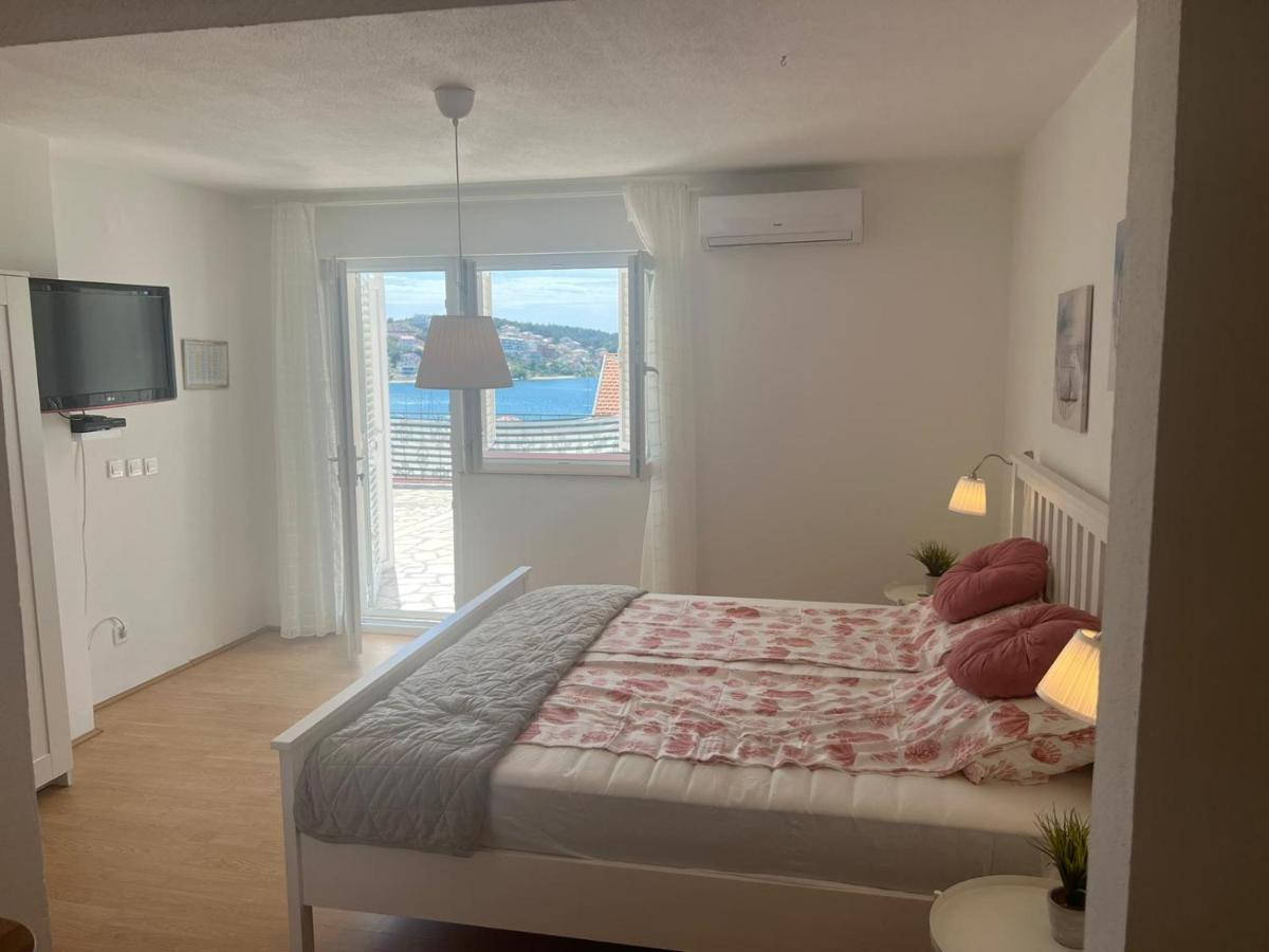 Studio-Appartements Emwey Trogir Buitenkant foto