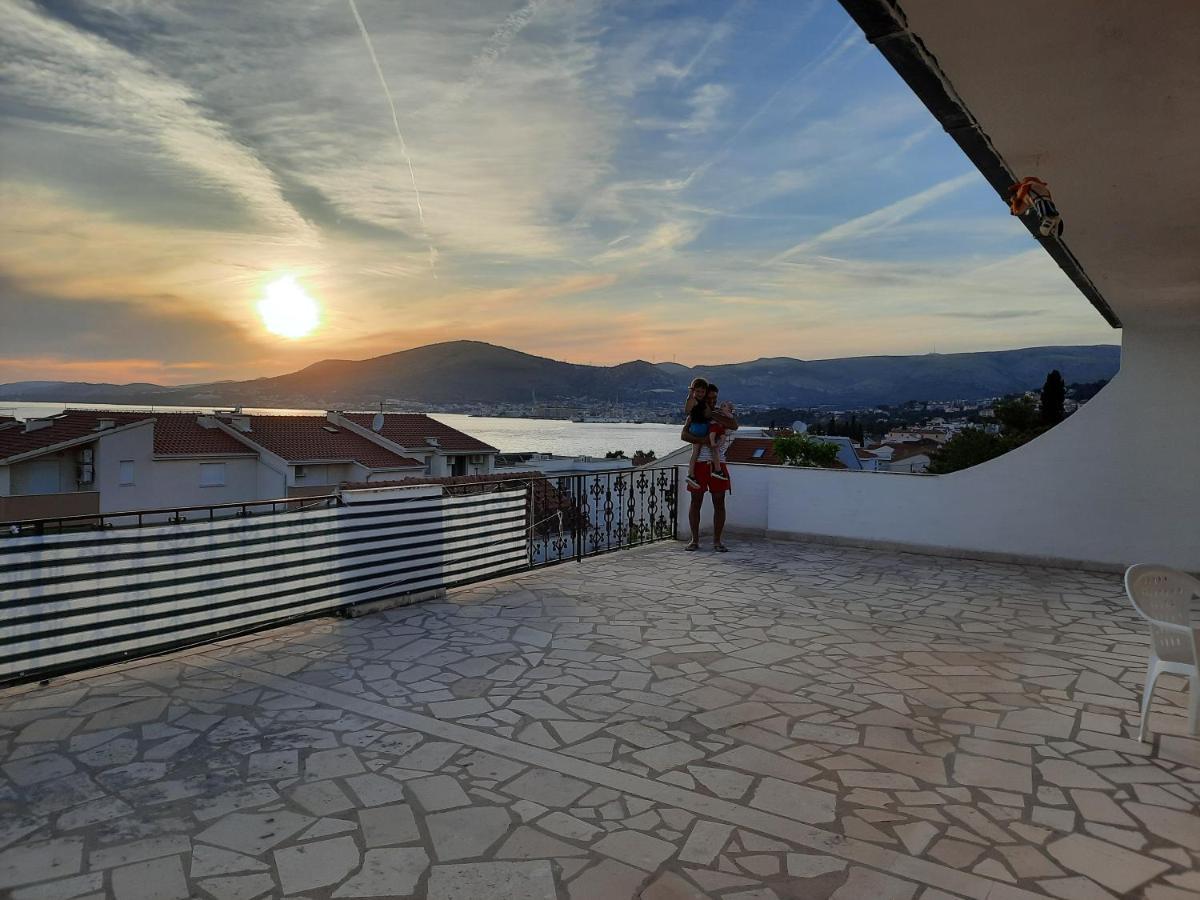 Studio-Appartements Emwey Trogir Buitenkant foto