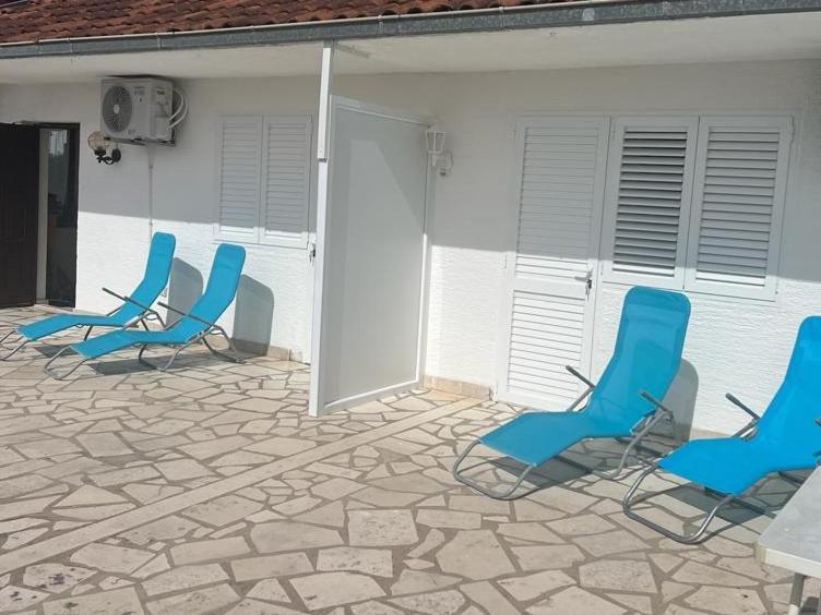 Studio-Appartements Emwey Trogir Buitenkant foto