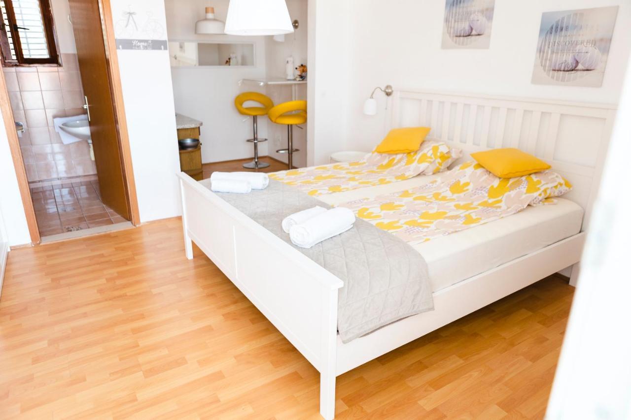 Studio-Appartements Emwey Trogir Buitenkant foto