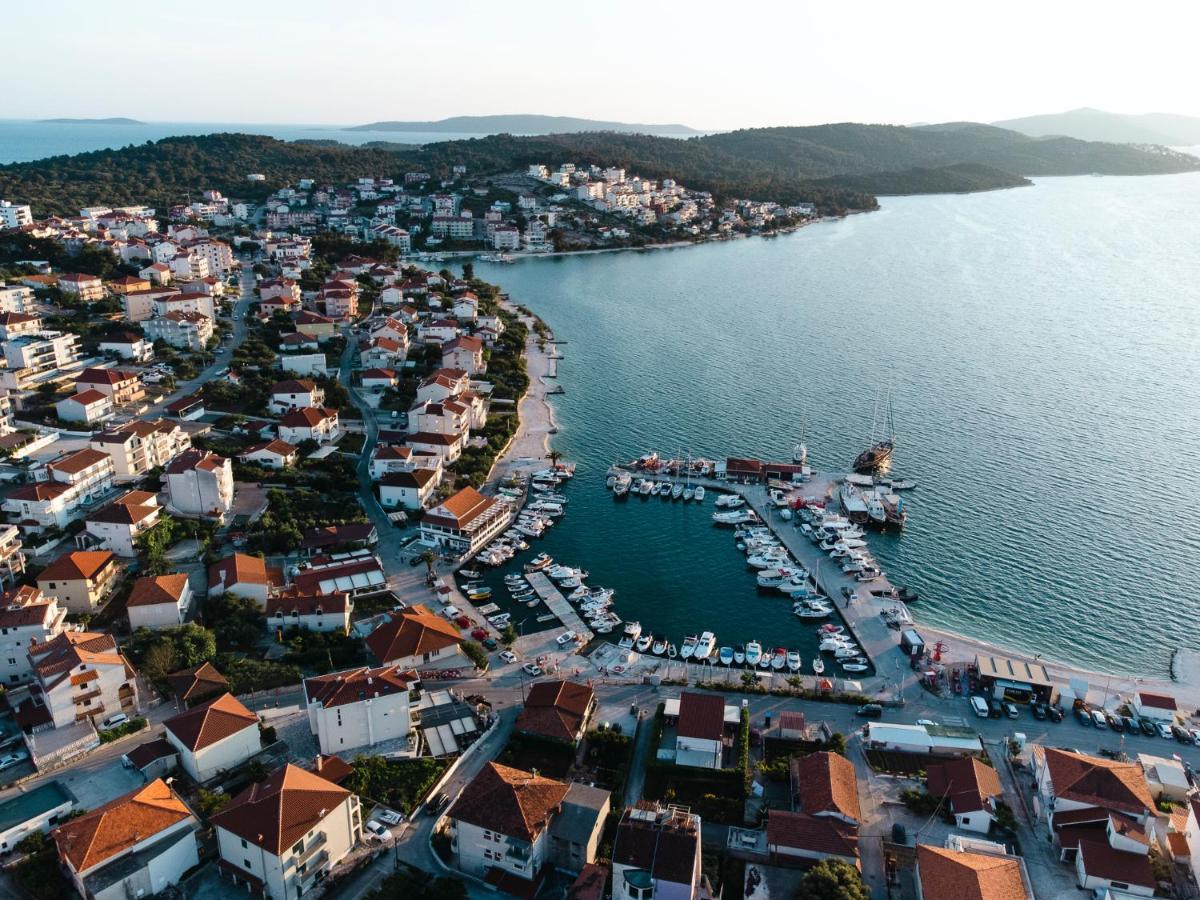 Studio-Appartements Emwey Trogir Buitenkant foto