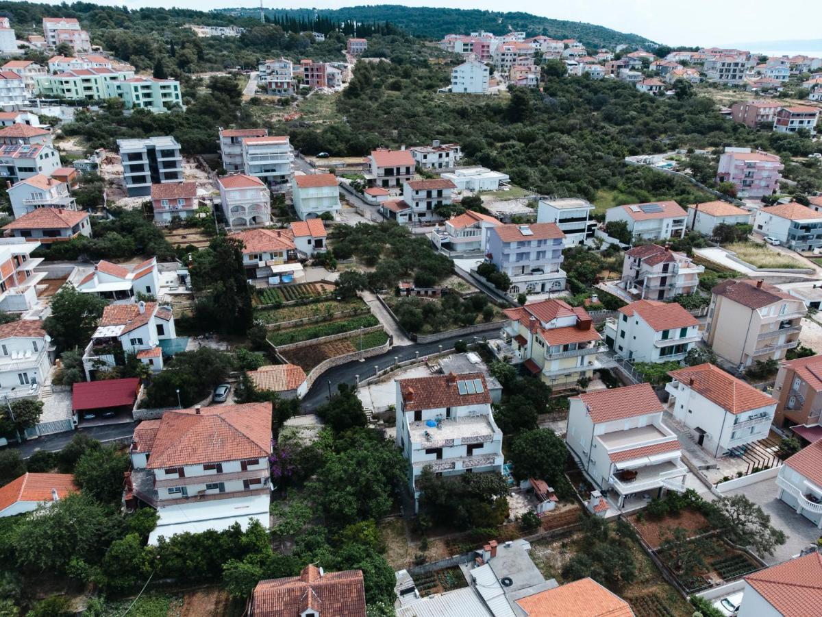 Studio-Appartements Emwey Trogir Buitenkant foto