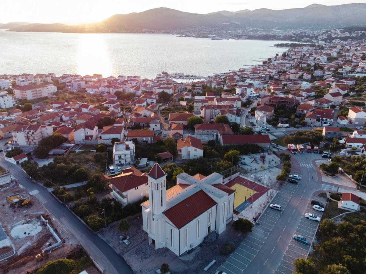 Studio-Appartements Emwey Trogir Buitenkant foto