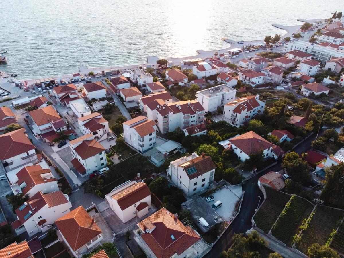 Studio-Appartements Emwey Trogir Buitenkant foto