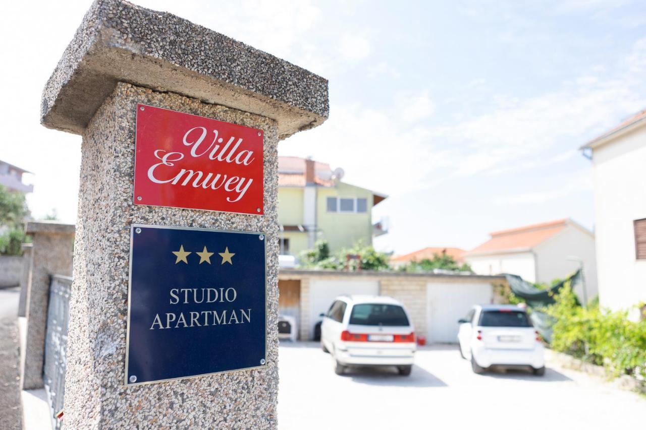 Studio-Appartements Emwey Trogir Buitenkant foto