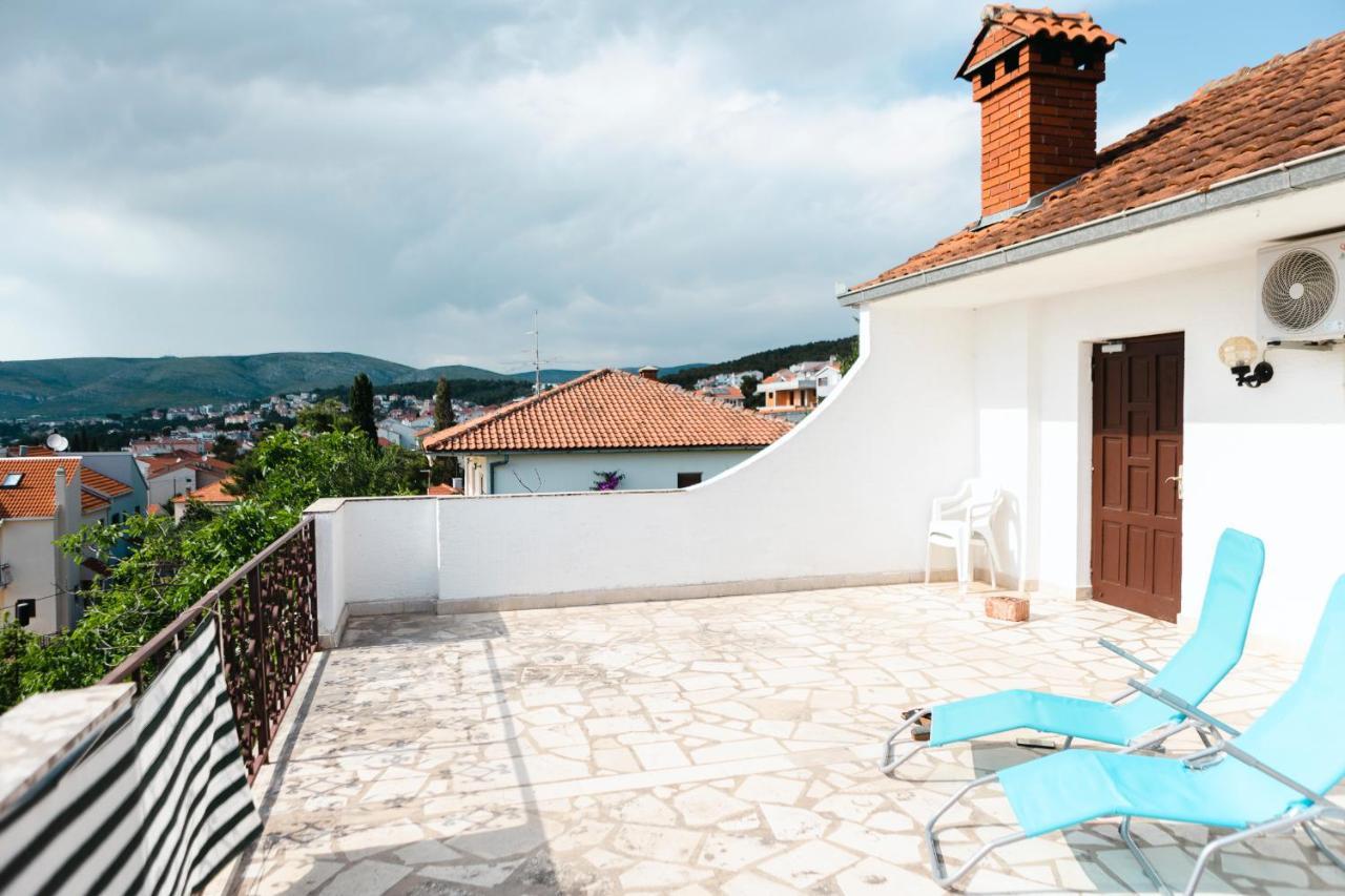 Studio-Appartements Emwey Trogir Buitenkant foto
