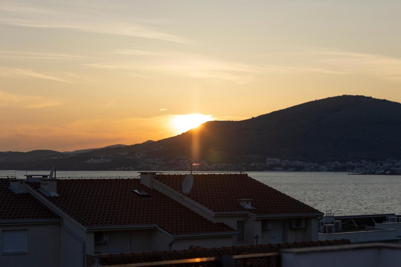 Studio-Appartements Emwey Trogir Buitenkant foto
