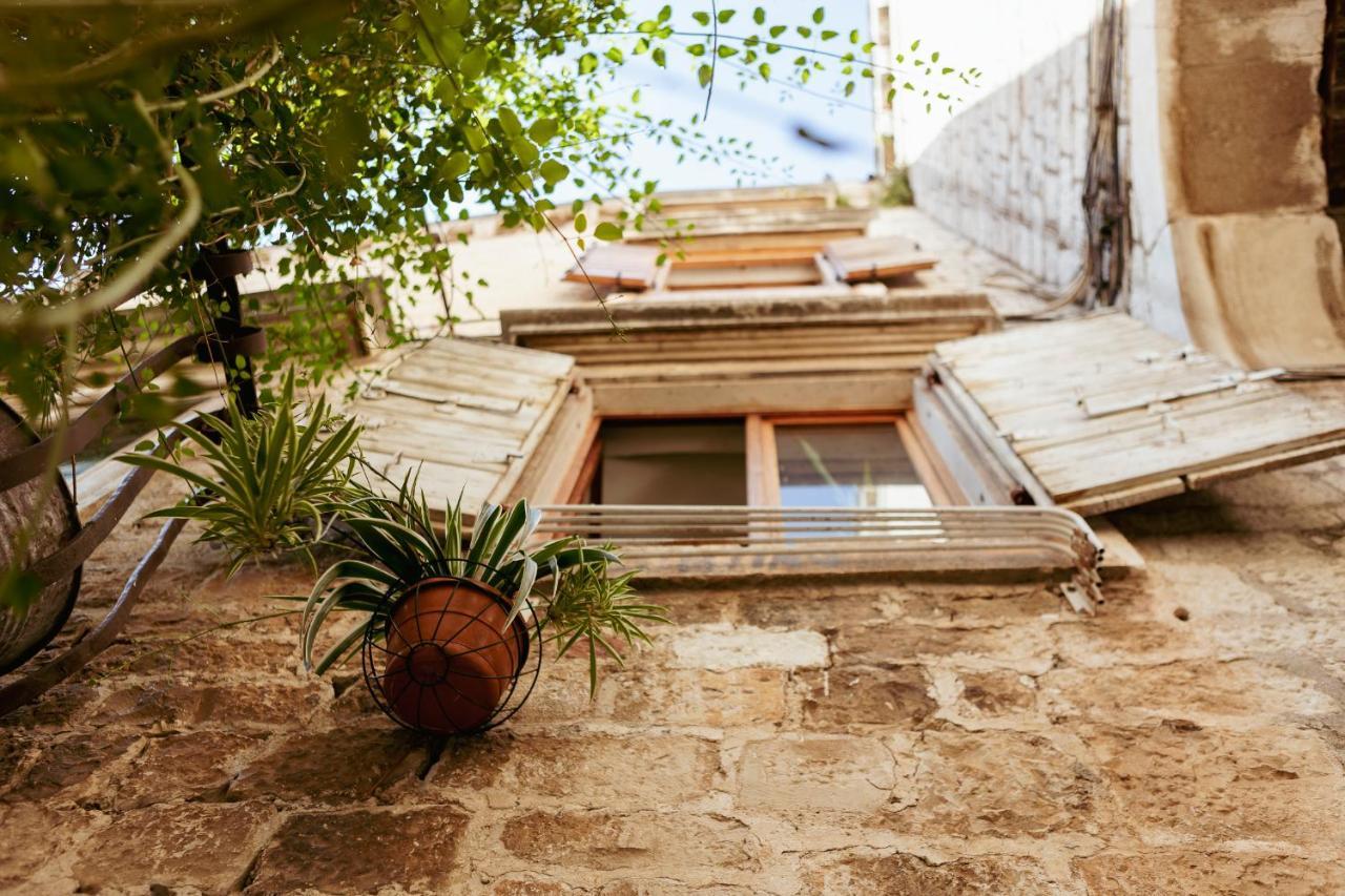 Studio-Appartements Emwey Trogir Buitenkant foto